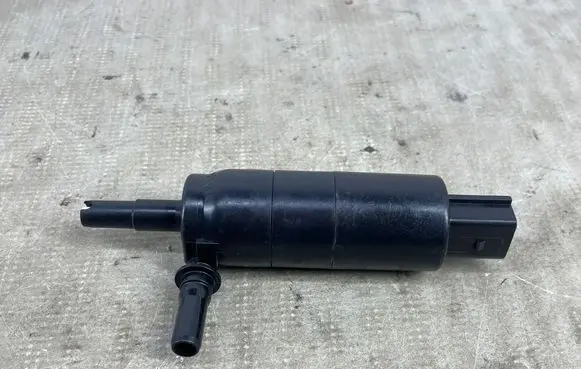 BMW 5 F10 F11 Headlight washer pump 7217792