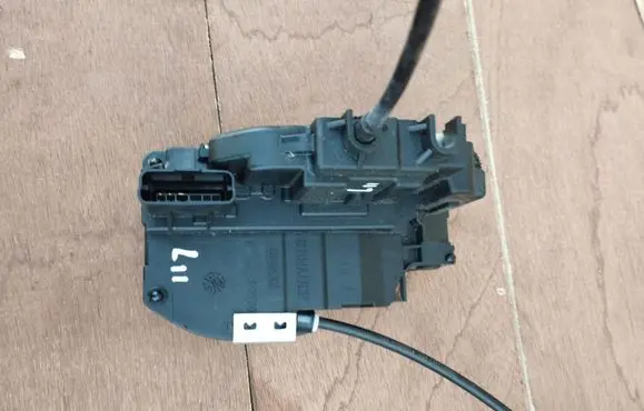 Infiniti EX Rear door lock