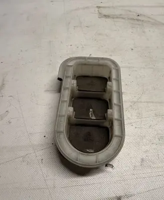 Quarter panel pressure vent