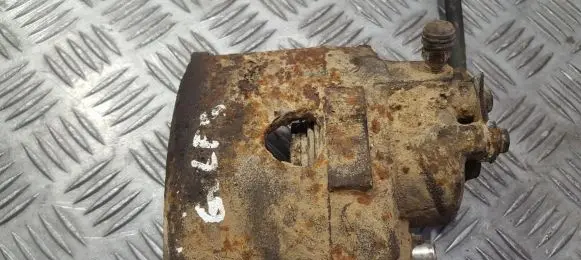 Volkswagen Golf III Front brake caliper