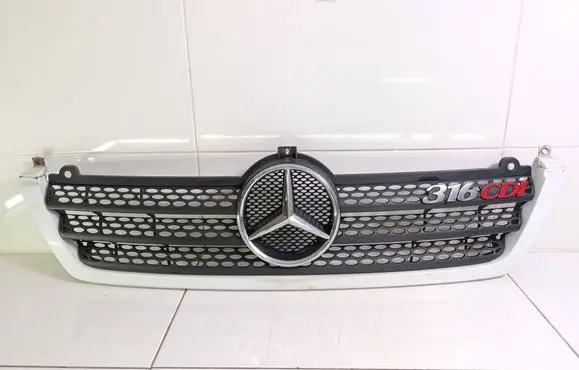 Front bumper upper radiator grill