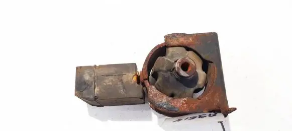 Toyota RAV 4 (XA20) Engine mount bracket