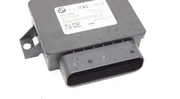 BMW 5 F10 F11 Rear brake EMF control unit/module 6853703