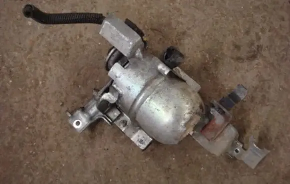 Mazda 3 II Fuel filter housing 