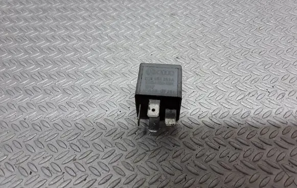 Volkswagen PASSAT B5 Other relay 8D0951253A