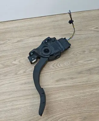 Volvo XC70 Accelerator throttle pedal 31329058 6PV01083401 C95YE03