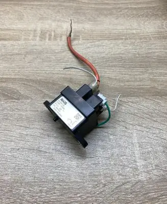 Lexus CT 200H Battery relay fuse G384147020 AEV6910C