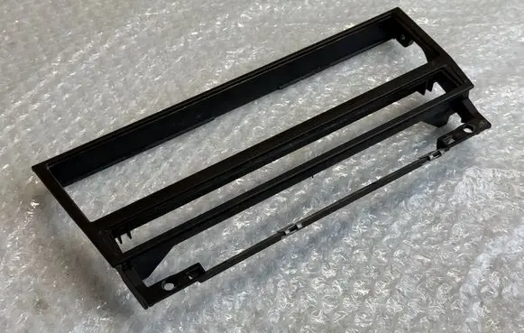 BMW 5 E39 Radio/GPS head unit trim 8247302