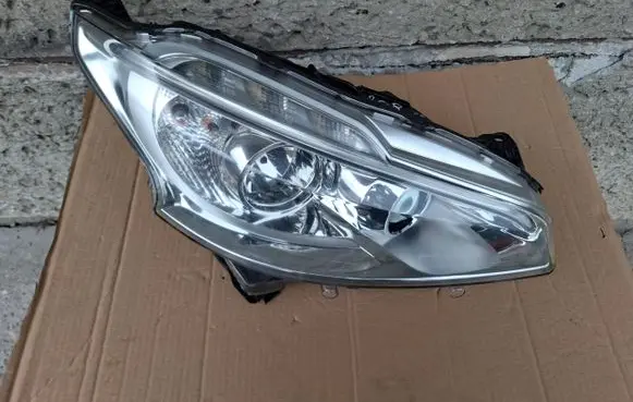 Peugeot 208 I Headlight/headlamp 