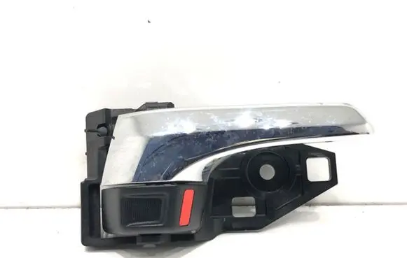 Toyota RAV 4 (XA40) Front door interior handle