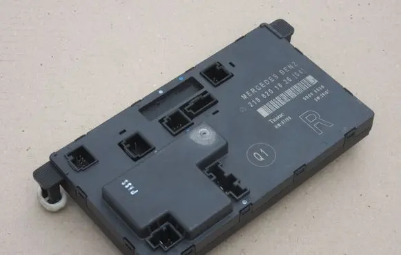 Mercedes-Benz CLS C219 Door control unit/module 2198201826