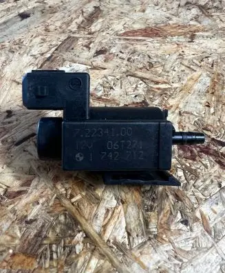 BMW 5 E60 E61 Turbo solenoid valve 1742712 72234100 06T271
