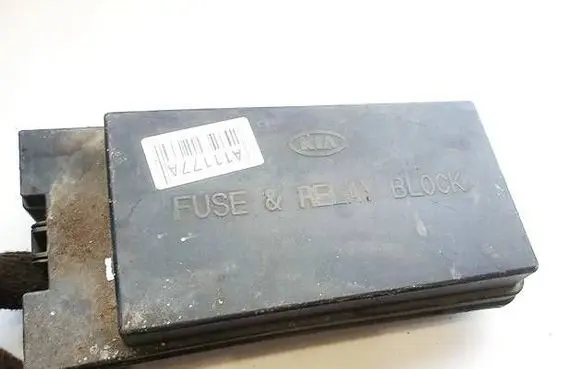 KIA Sorento Fuse box cover 