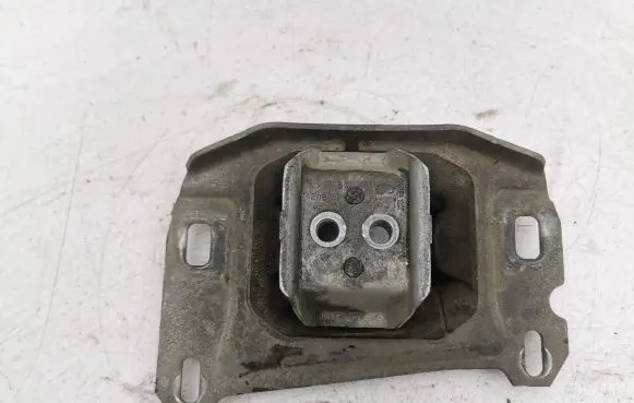 Peugeot 3008 II Engine mount bracket 9673768480C