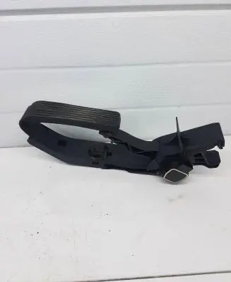 Mercedes-Benz E W211 Accelerator throttle pedal A2113000404