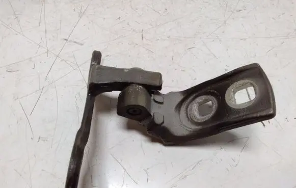 Opel Vectra C Front door upper hinge