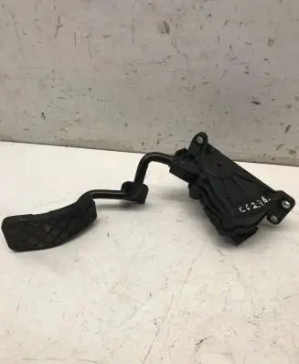 Audi A6 S6 C6 4F Accelerator throttle pedal 4F2721523 6PV00898402