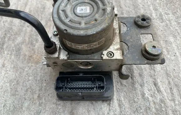 Renault Trafic III (X82) ABS Pump 476607609R 28515240093 10091514493