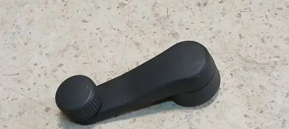 Volkswagen Touran I Rear door window winding handle 1T0839581