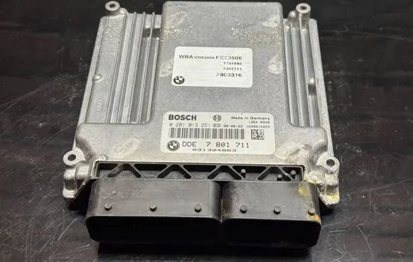 BMW 3 E90 E91 Engine control unit/module 0281013251 031304863 7801711