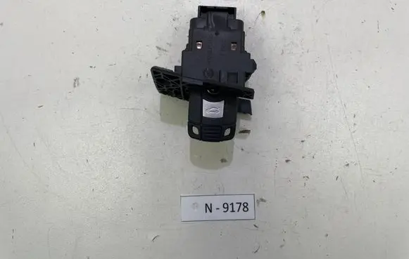 BMW 3 E90 E91 Ignition lock 6954719