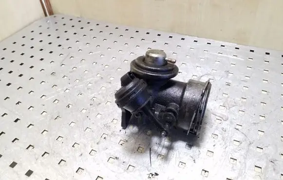 Volkswagen Touareg I EGR valve 070128073 070128070C