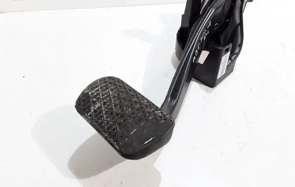 Mercedes-Benz E W212 Brake pedal A2042902001