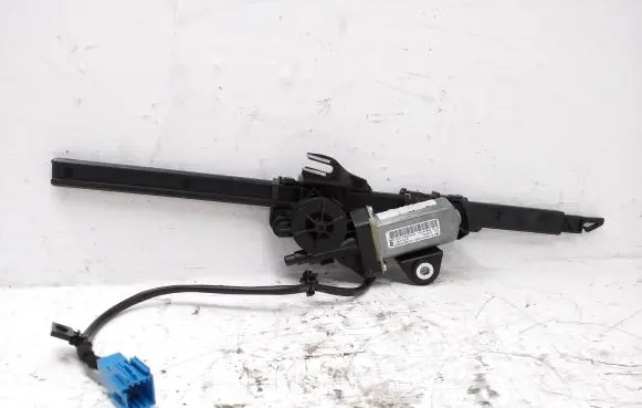 Mercedes-Benz E W238 Seat belt adjustment motor A2058600282 308362899AJ
