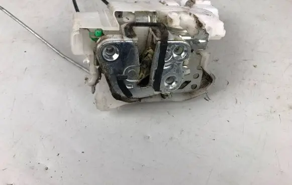 Subaru Outback Front door lock 61031AG032 61039AG010