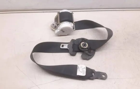 BMW X3 E83 Front seatbelt 33033480E 1709050004 WY348
