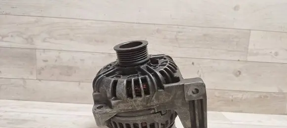 Volvo XC90 Generator/alternator 30658086 0124625025