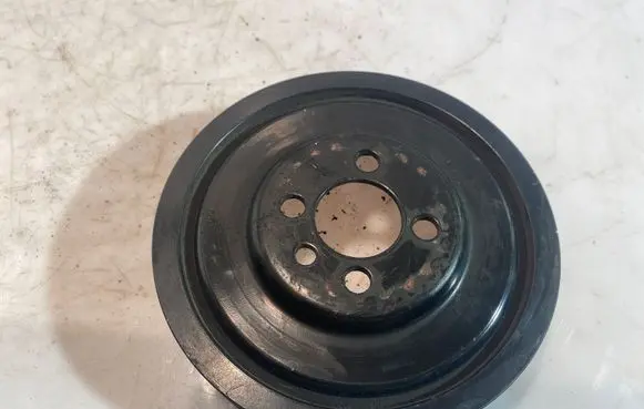 Volkswagen PASSAT B6 Crankshaft pulley 03G105243