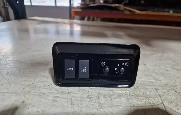 Jaguar XE Tailgate opening switch GX7311654GC