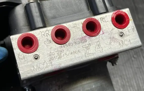 Toyota Yaris XP210 ABS Pump 0265957020 3330A20009