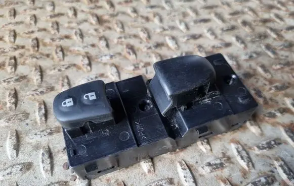 Nissan Juke I F15 Electric window control switch 254111KA5A