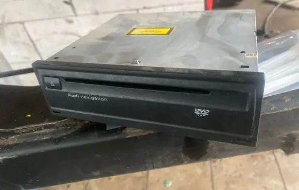 Audi A6 S6 C6 4F Navigation unit CD/DVD player 4E0910887D 919887C