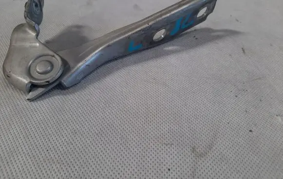 Audi A3 S3 8L Engine bonnet/hood hinges 8L0823301B
