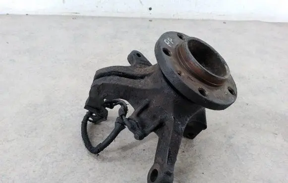 Nissan Interstar Front wheel hub spindle knuckle 
