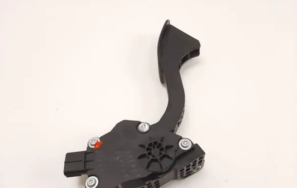 Toyota Prius+ (ZVW40) Accelerator throttle pedal 7811047100 1988002420 05T16E00060