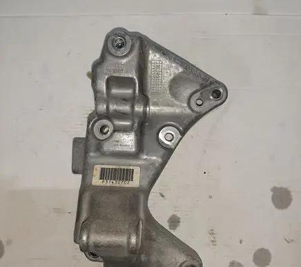 Volvo XC60 Generator/alternator bracket 31430702