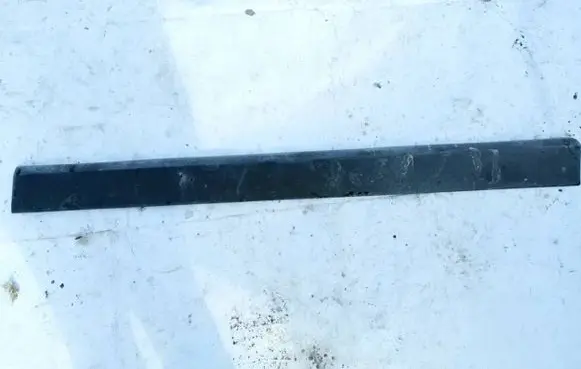 Volkswagen PASSAT B3 Front door trim (molding) 357853515