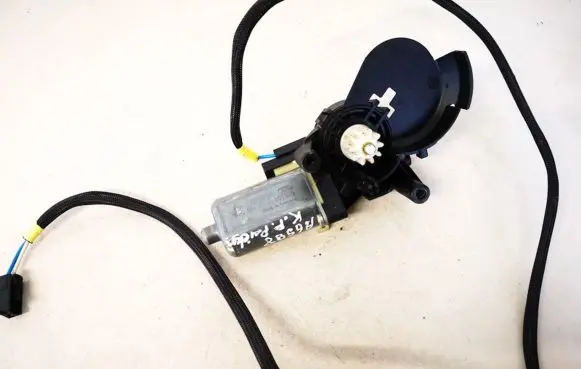 Mercedes-Benz C W203 Seat adjustment motor a2038202042 82041806-5