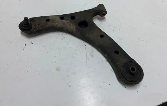 Toyota Avensis Verso Front lower control arm/wishbone