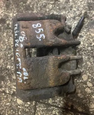 Front brake caliper