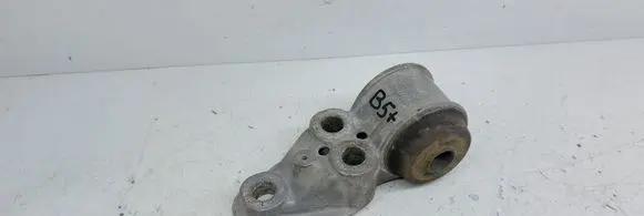 Volkswagen PASSAT B5.5 Engine mount bracket 4B0501521
