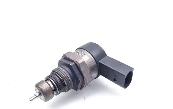 BMW 1 E81 E87 Fuel pressure regulator 0281002870
