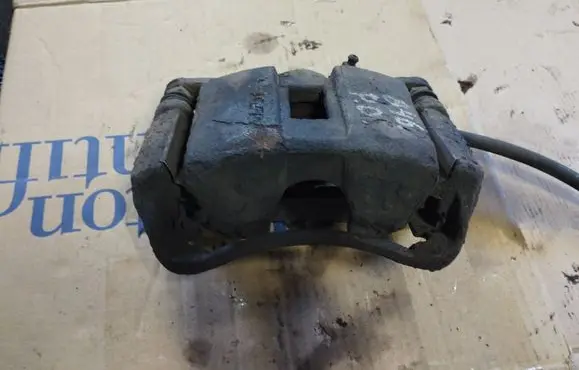 Honda FR-V Front brake caliper