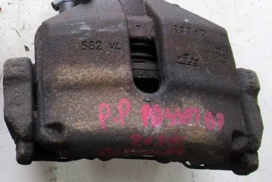 Volkswagen PASSAT B7 Front brake caliper