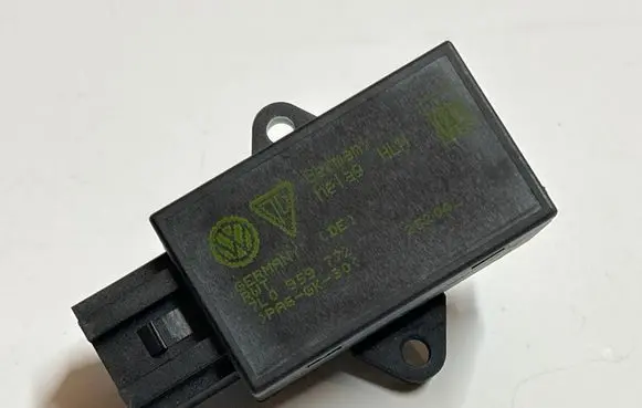 Volkswagen Touran I Seat heating relay 7L0959772