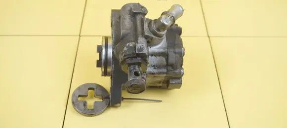 Mitsubishi Canter Power steering pump 504371397 3HTR48